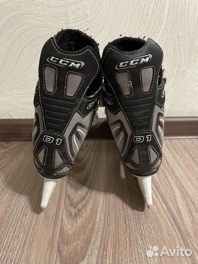 Коньки CCM 01