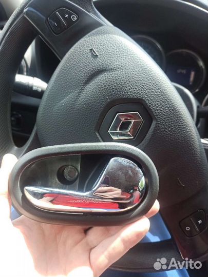 Внутренняя ручка на Рено Логан 2 рестайлинг 2018
