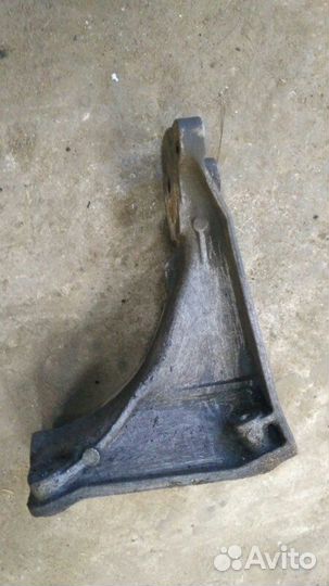 Кронштейн двигателя Volkswagen Vento 1991-1997