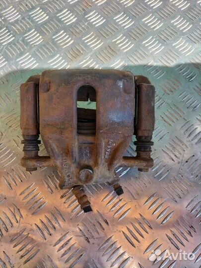 Суппорт передний правый Лада Largus K4M