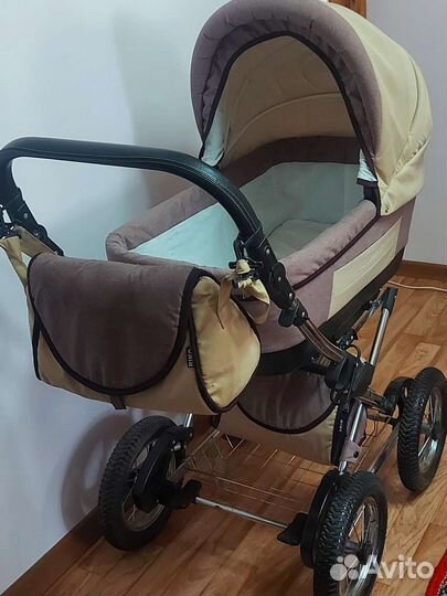 Прогулочная коляска Laura