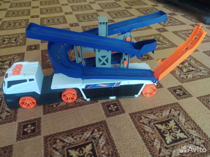 Машина трек хот вилс