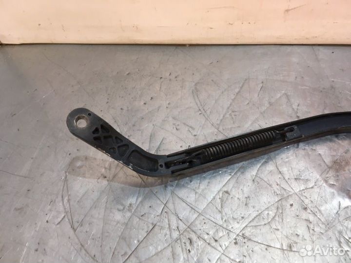 Поводок дворника стеклоочистителя передний левый