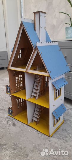 Кукольный домик с мебелью
