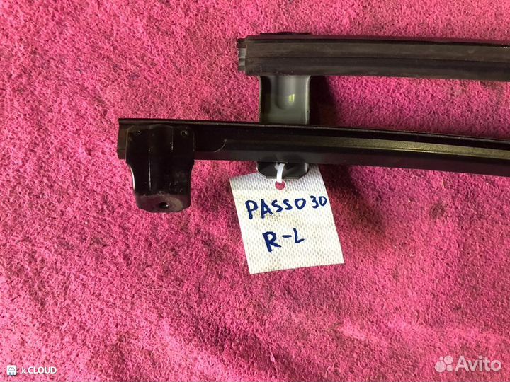 Направляющая стекла на toyota passo NGC30 1nrfe