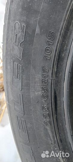 Bridgestone Dueler H/T 687 225/65 R17
