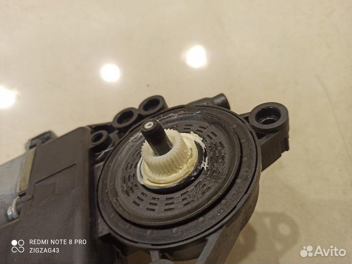 Моторчик стеклоподъемника (передний левый)