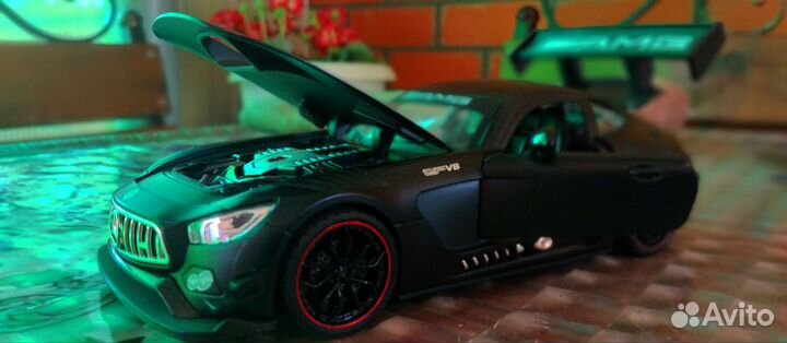 Машинка Mercedes AMG
