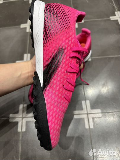 Футбольные бутсы adidas