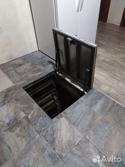 Напольныйе люк в подвал