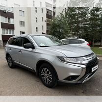 Mitsubishi Outlander 2.0 CVT, 2020, 50 000 км, с пробегом, цена 2 590 000 руб.