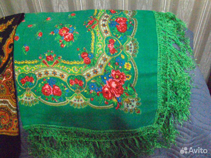 Платок шаль с кистями