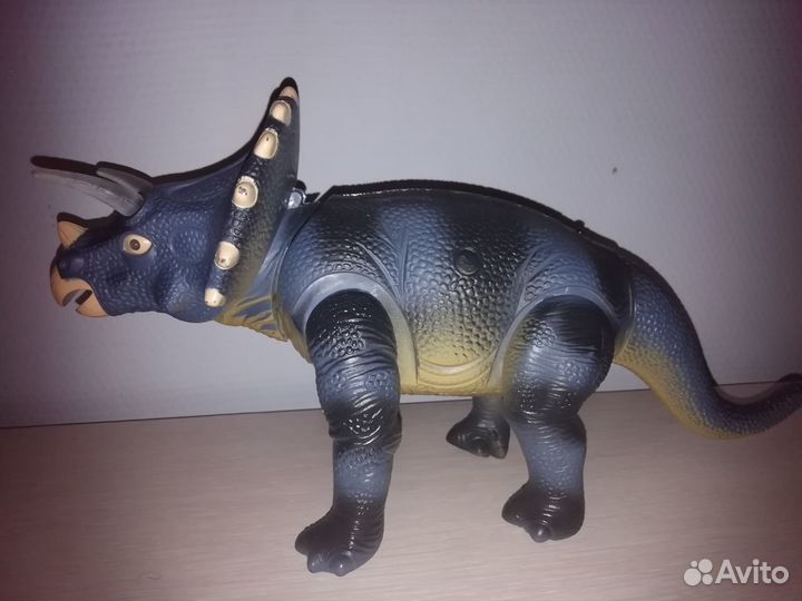 2 Динозавра радио управляемых