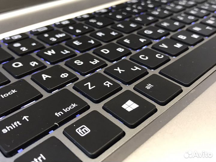 Hp elitebook folio 1040 g3 i5 8GB RAM 256SSD
