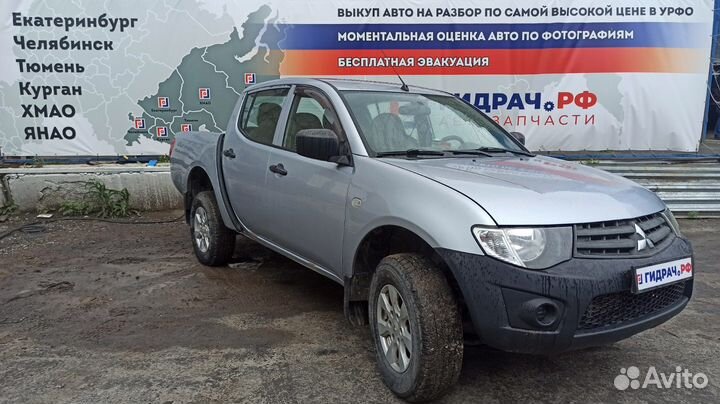 Переключатель поворотов подрулевой Mitsubishi L200 8614A067