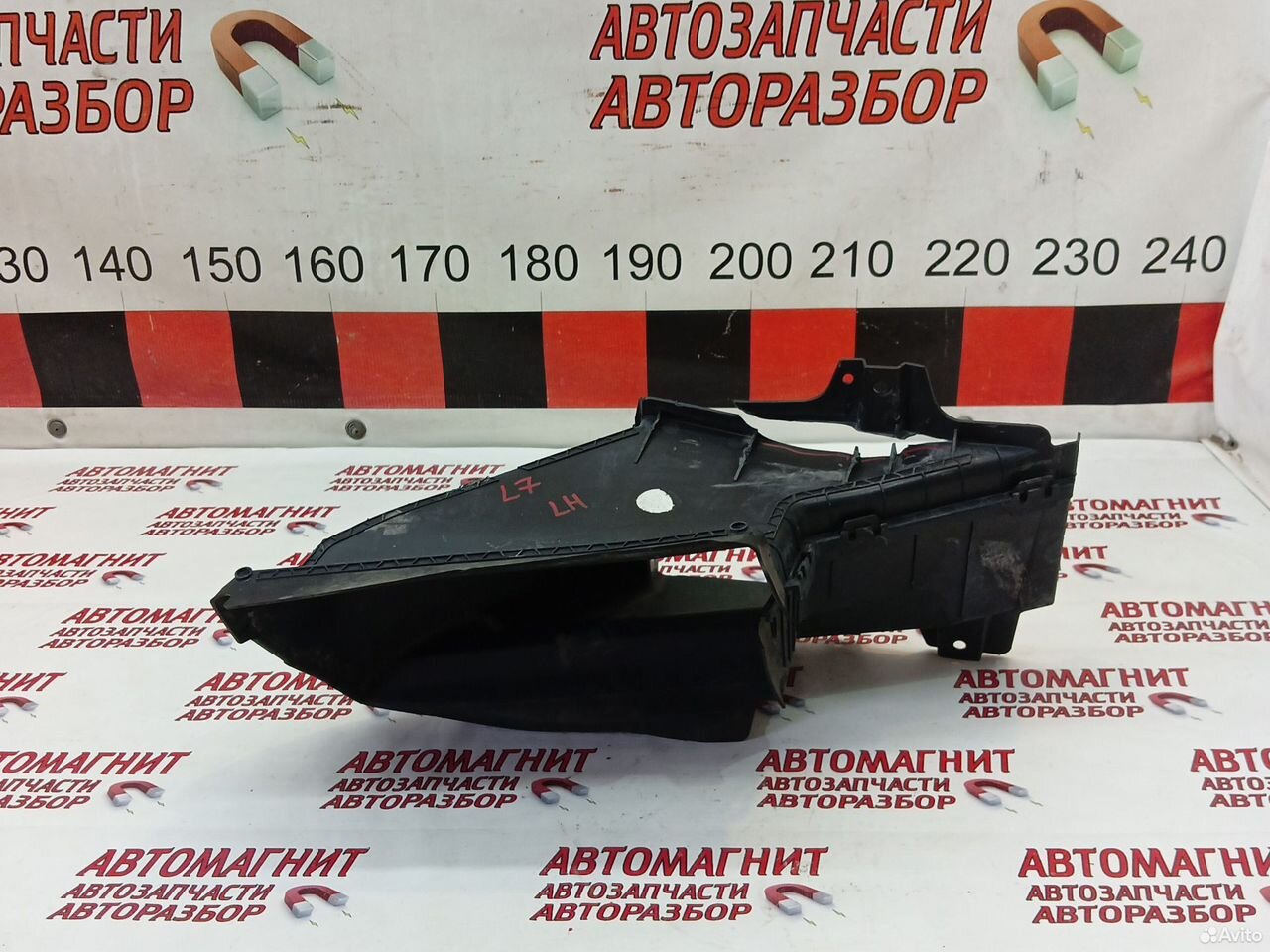 Дефлектор интеркулера левый Lixiang L7