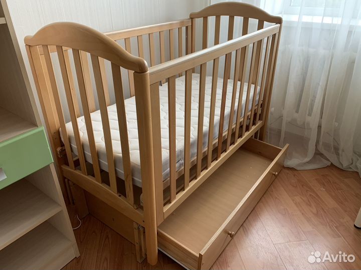 Детская кроватка 