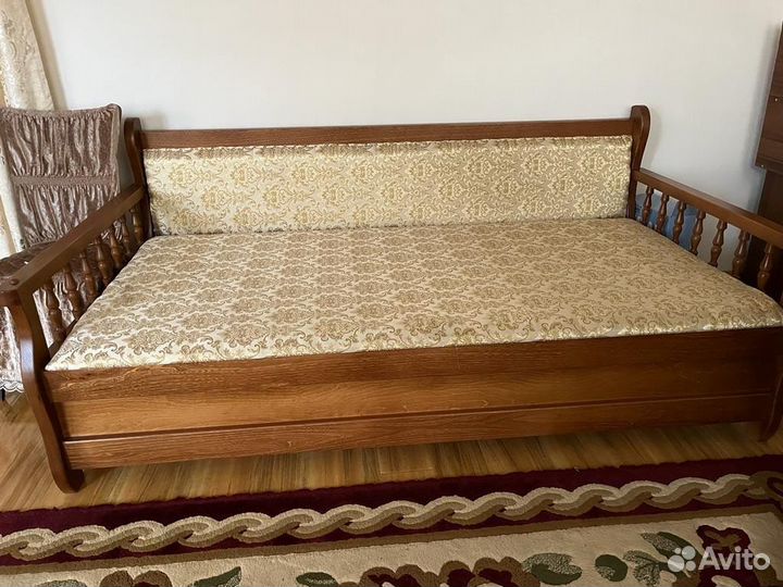 Кровать