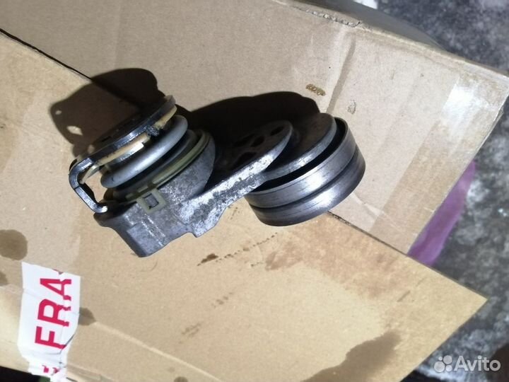 Натяжитель приводного ремня Opel Meriva Astra