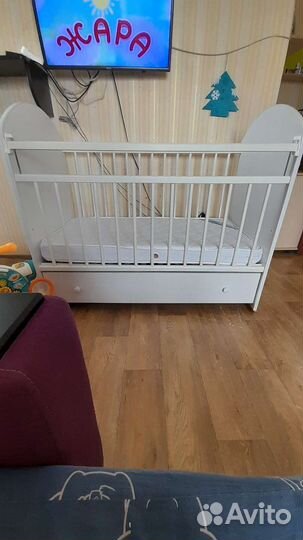 Детская кроватка с комодом