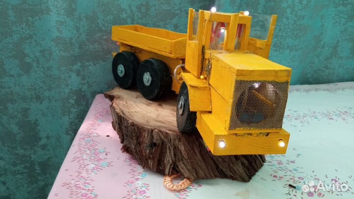 Деревянный трактор кировец 6х6 с подсветкой