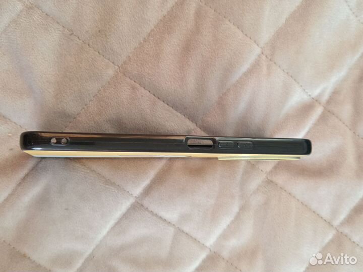 Чехол на телефон