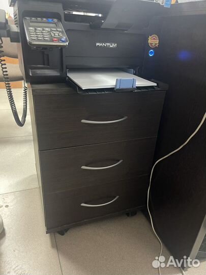 Стол офисный угловой с тумбой