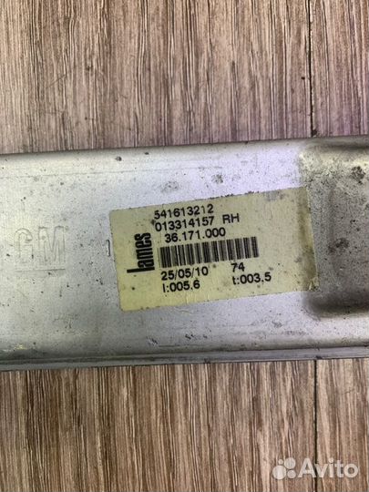 Стеклоподъемник передний правый Opel Corsa D