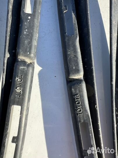 Заглушки в бампер тойота витц 2015-2016 год