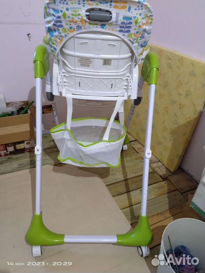 Стульчик для кормления + вещи