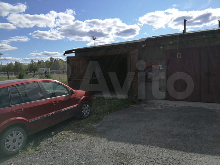 Гараж, > 30 м²