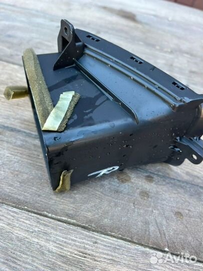 Дефлектор правый Honda Civic 4D 1.3 2008