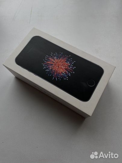 Телефон iPhone SE