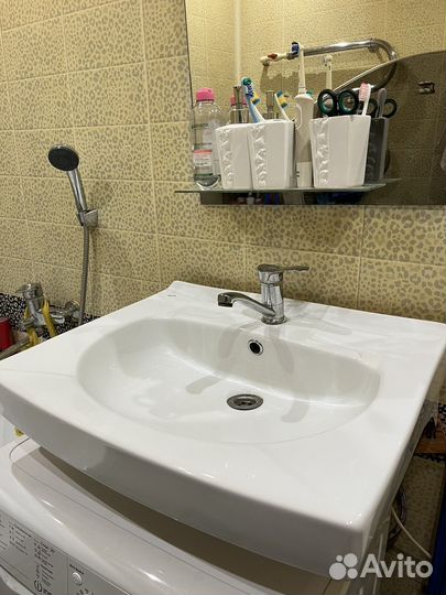 Раковина в ванную 60*60