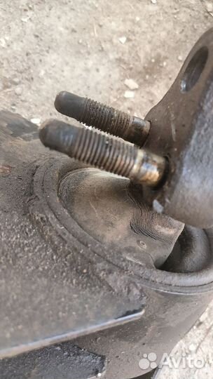 Опора двигателя левая Toyota carina-E 1996