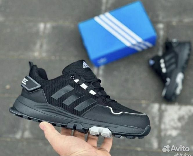 Кроссовки adidas 44