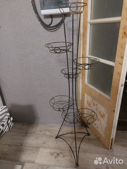 Подставка для цветов напольная металлическая