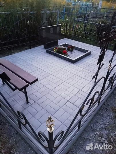 Благоустройство могил, укладка плитки