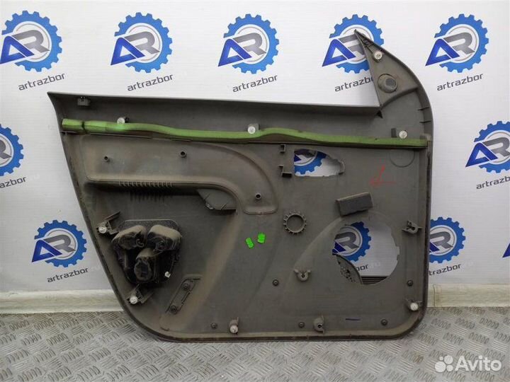 Обшивка двери передней правой Renault Logan 1 1.6