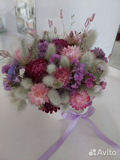 Композиция из сухоцветов в керамической кружечке