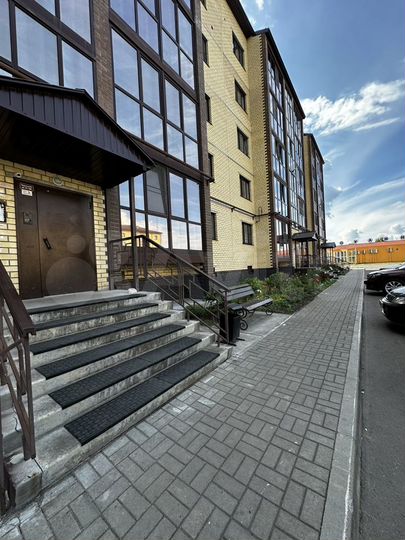 2-к. квартира, 74,5 м², 2/5 эт.