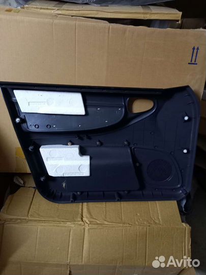 Обшивка двери передней правой Chevrolet Lanos