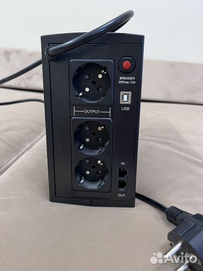 Источник бесперебойного питания CyberPower