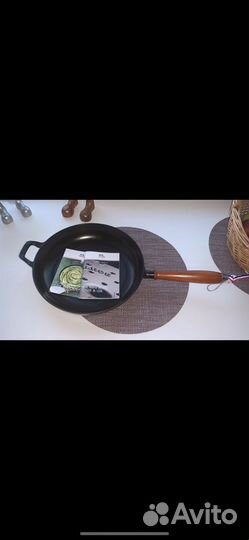 Чугунная сковорода 28 см, производство Франция