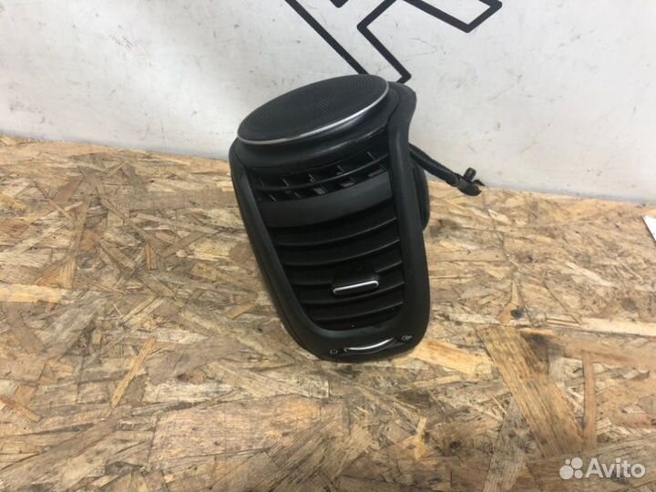 Дефлектор воздушный передний левый Kia Soul 2