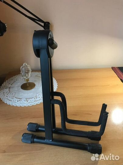 Стойка / держатель для гитары