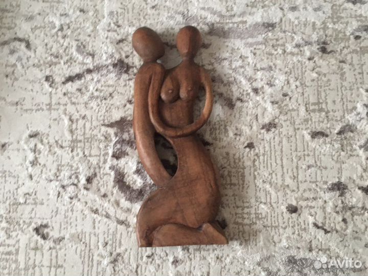 Деревянная фигура мужчины и женщины для интерьера