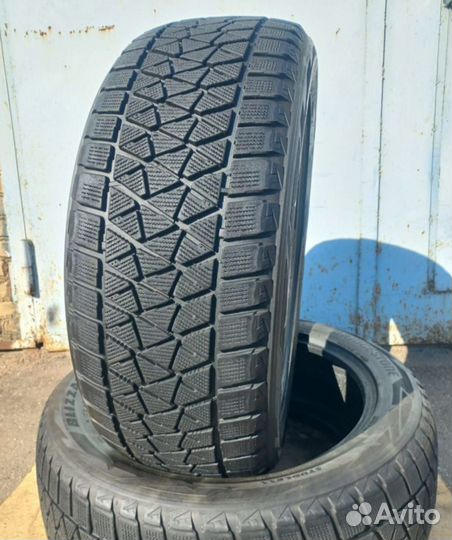Bridgestone Blizzak DM-V2 275/50 R22