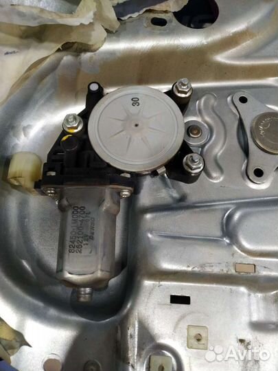 Моторчик стеклоподъемника задний левый Kia Soul