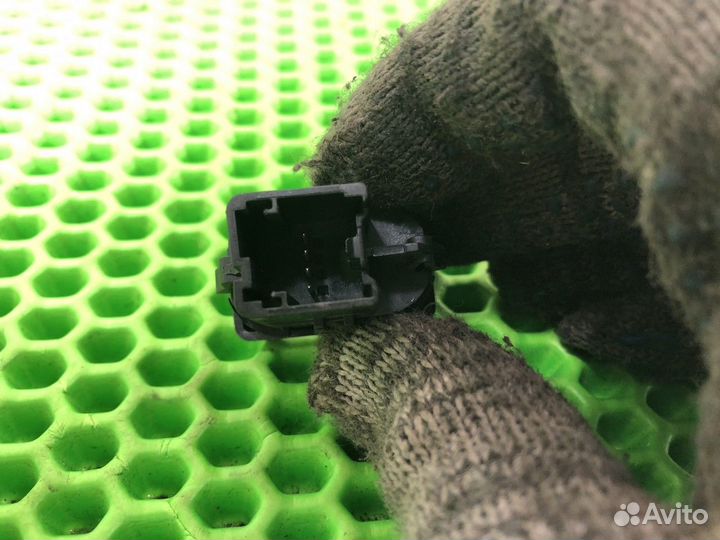 Кнопка стеклоподъемника